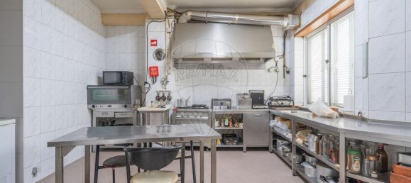 240m² Commercial property in Riba de Ave, Portugal No. 37034 11
