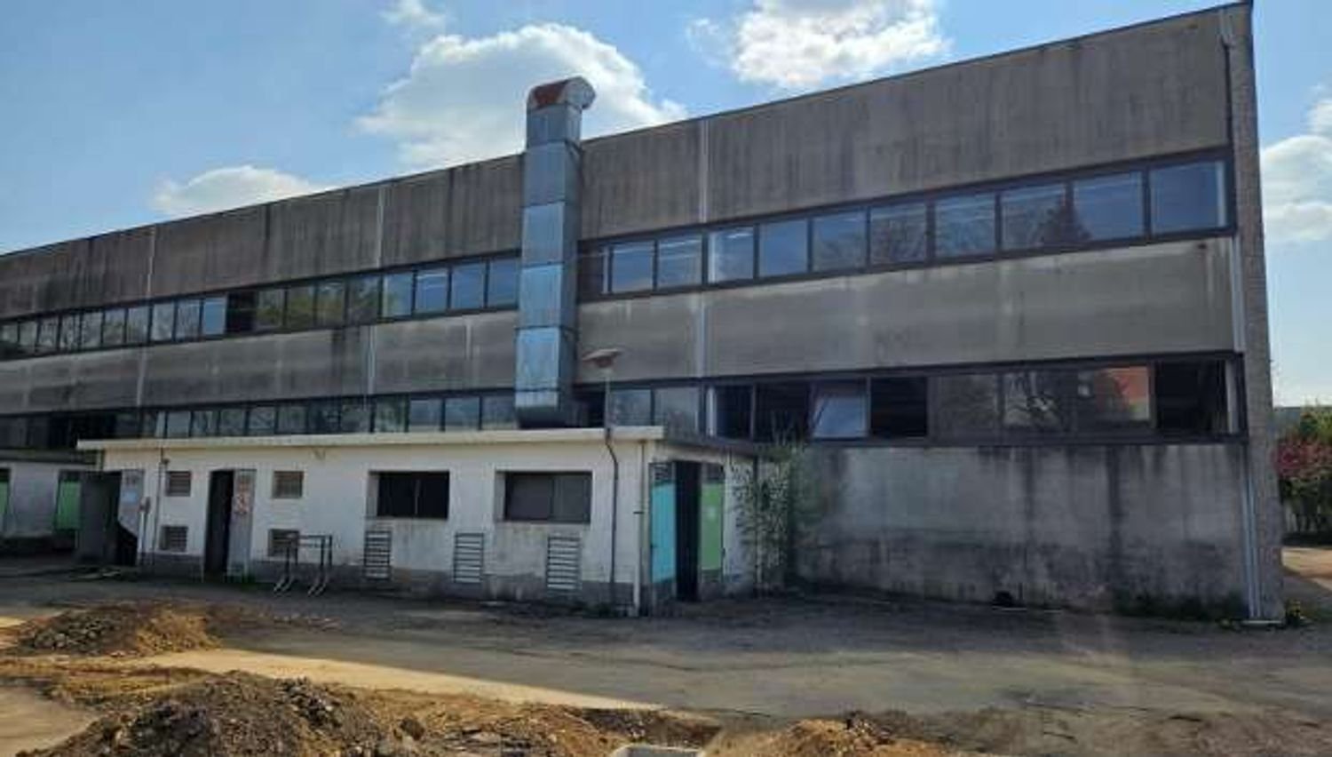 7957m² Warehouse in Cerro Maggiore, Italy No. 370104