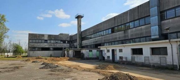 7957m² Warehouse in Cerro Maggiore, Italy No. 370104 2