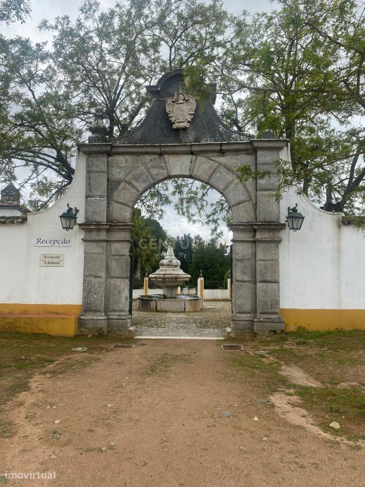 Отель, гостиница 3772м² в Элваш, Португалия № 331387