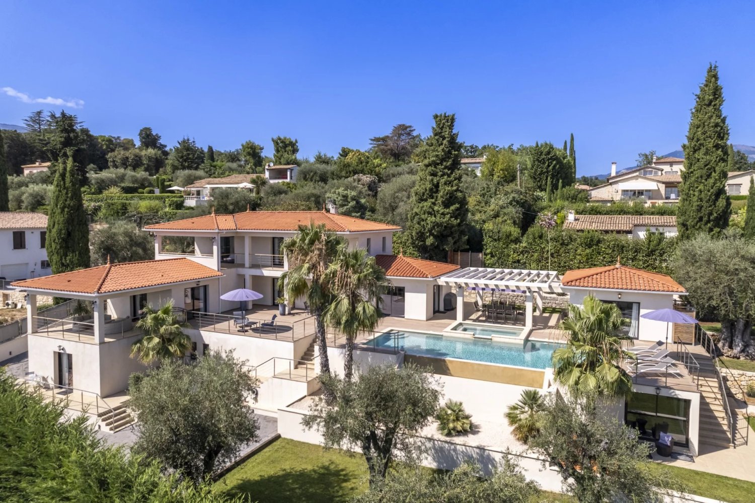 5 bedrooms Villa in Chateauneuf-Grasse, France No. 52