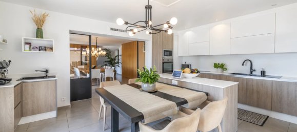 5 bedrooms Villa in Chateauneuf-Grasse, France No. 52 10