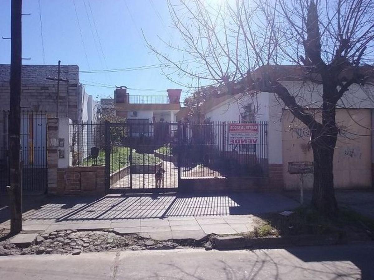 4 bedrooms House in San Miguel, Argentina No. 8344