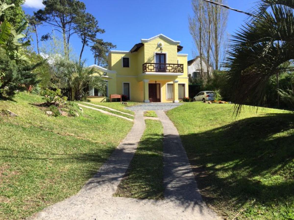 3 bedrooms House in Maldonado, Uruguay No. 10617