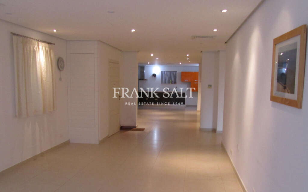 Apartamento de 3 dormitorios en Swieqi, Malta No. 8521