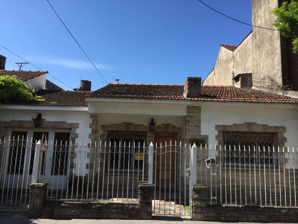 Casa de 2 dormitorios en Almirante Brown, Argentina No. 90371