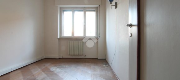 8-salle Villa à Udine, Italy No. 4682 25