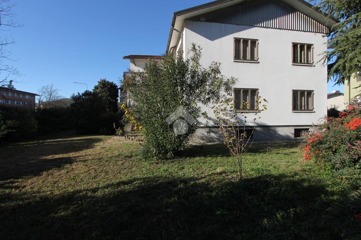 8-salle Villa à Udine, Italy No. 4682