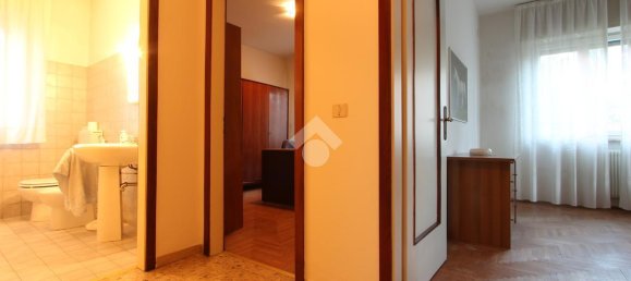 8-salle Villa à Udine, Italy No. 4682 13