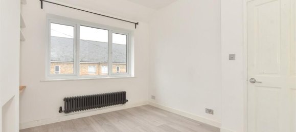 1 bedroom Maisonette in Essex, United Kingdom No. 4176 6