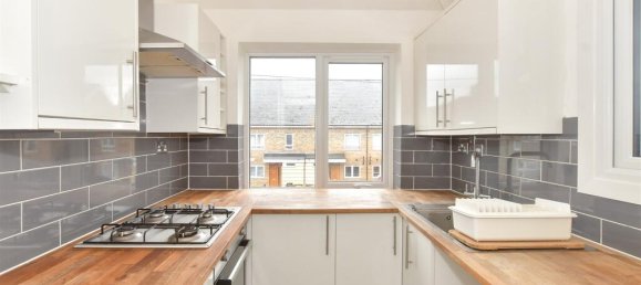 1 bedroom Maisonette in Essex, United Kingdom No. 4176 2