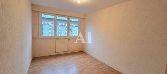 3 bedrooms Apartment in Bourges, France No. 79995 5