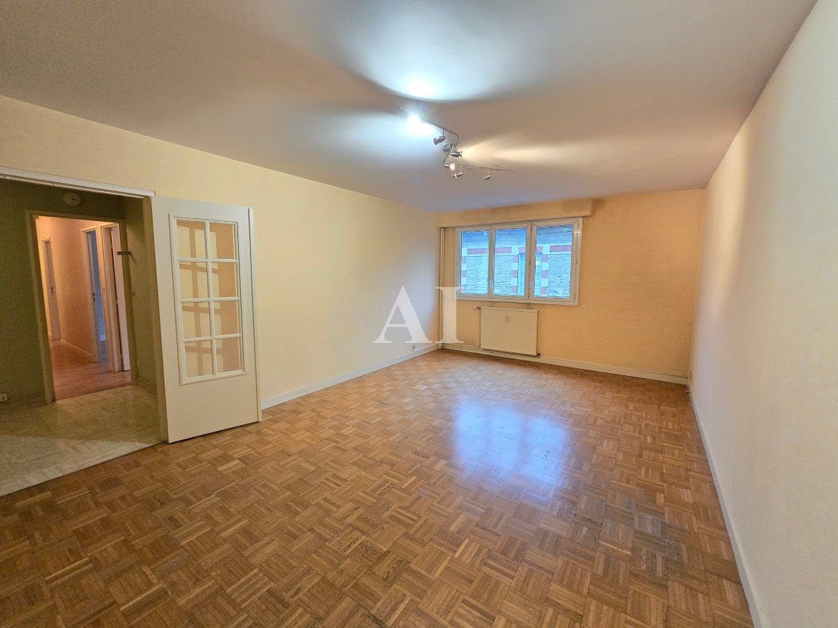 3 bedrooms Apartment in Bourges, France No. 79995