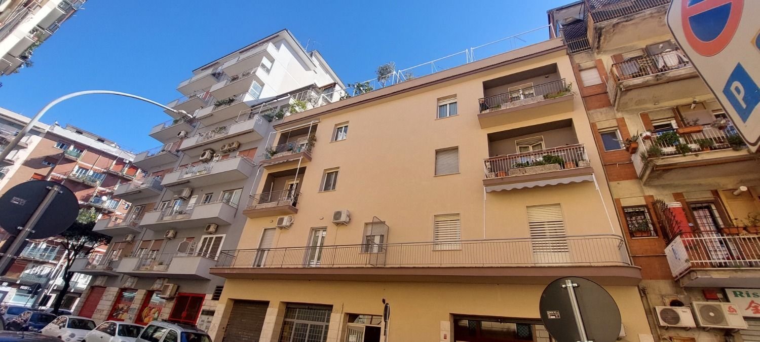 3 rooms Apartment in Rome, Italy No. 269011