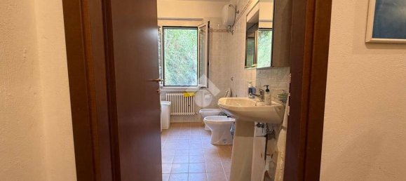 4 bedrooms House in Scheggia e Pascelupo, Italy No. 270950 13