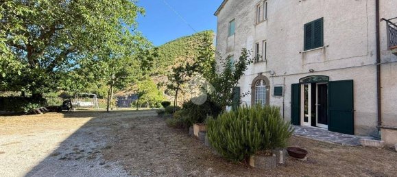 4 bedrooms House in Scheggia e Pascelupo, Italy No. 270950 22