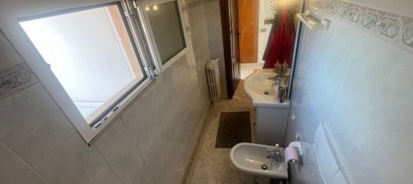 3 rooms Apartment in Rome, Italy No. 26439 26
