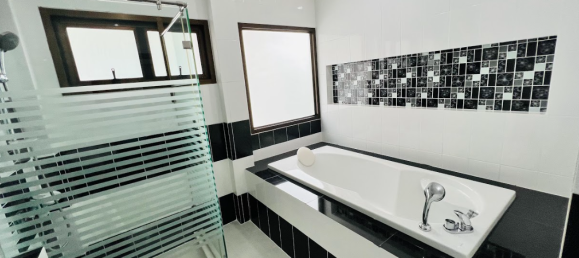 4 غرف نوم مقهى / مطعم في Pattaya, Thailand رقم 1735 21