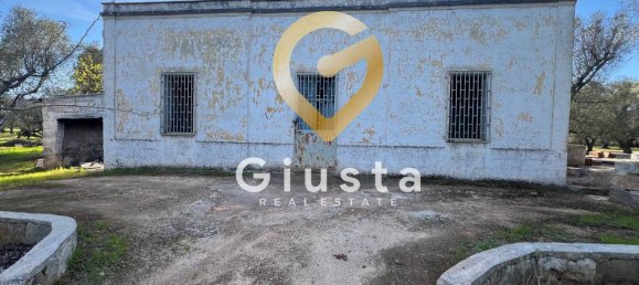 3 rooms House in San Michele Salentino, Italy No. 37530 8