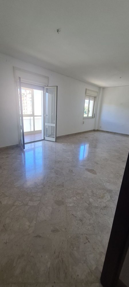 4-Zimmer Wohnung in Palermo, Italy, Nr. 276035