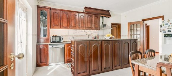 4 bedrooms Villa in Loures, Portugal No. 45957 5