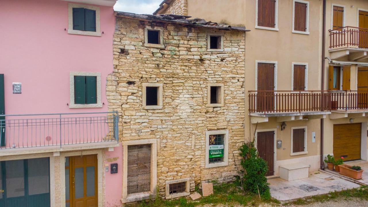 4 rooms House in Sant'Anna d'Alfaedo, Italy No. 24478
