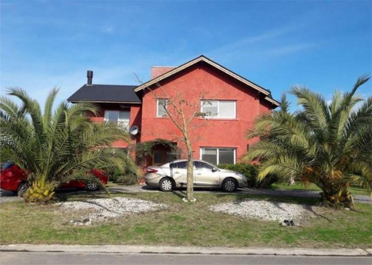 2 bedrooms House in Esteban Echeverria, Argentina No. 56038