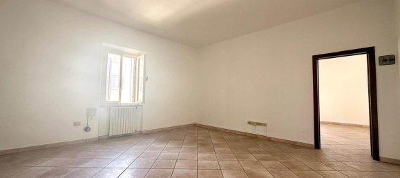 Apartamento de 2 dormitorios en Cecina, Italy No. 287253 4