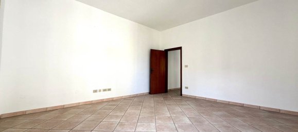 Apartamento de 2 dormitorios en Cecina, Italy No. 287253 3