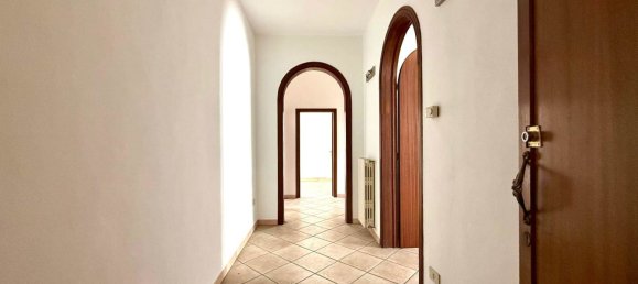 Apartamento de 2 dormitorios en Cecina, Italy No. 287253 19