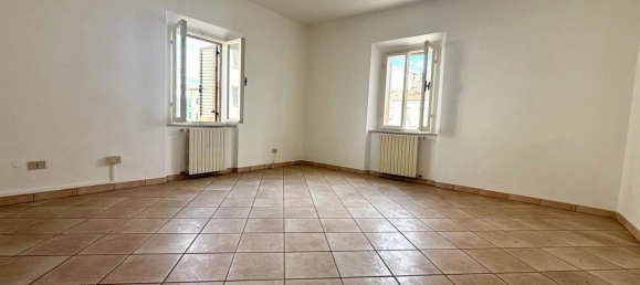Apartamento de 2 dormitorios en Cecina, Italy No. 287253 2