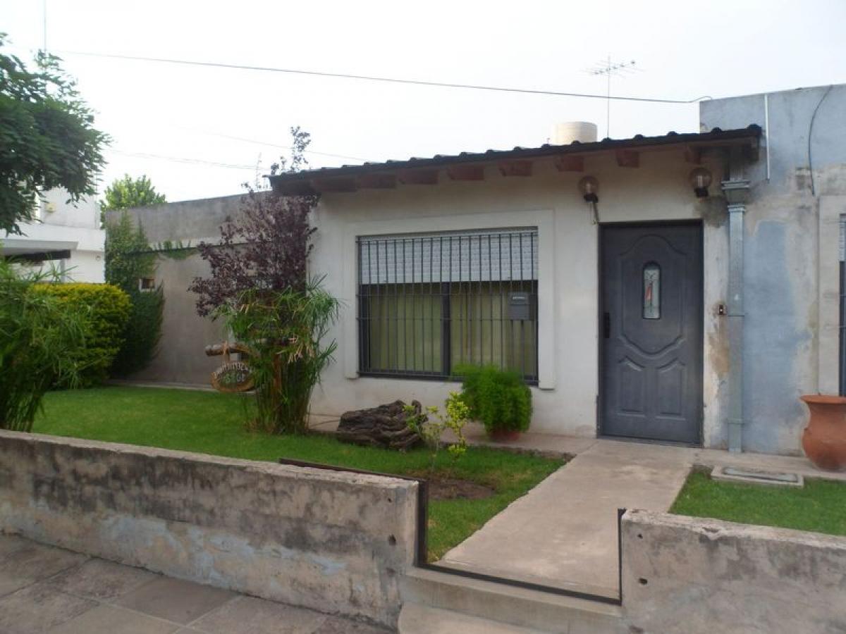 3 bedrooms House in Moron, Argentina No. 73010