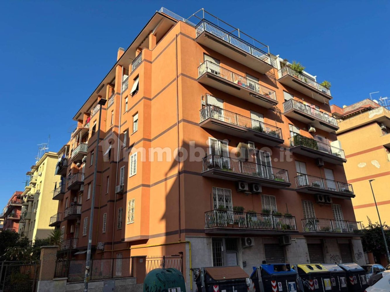 5 rooms Apartment in Rome, Italy No. 60977