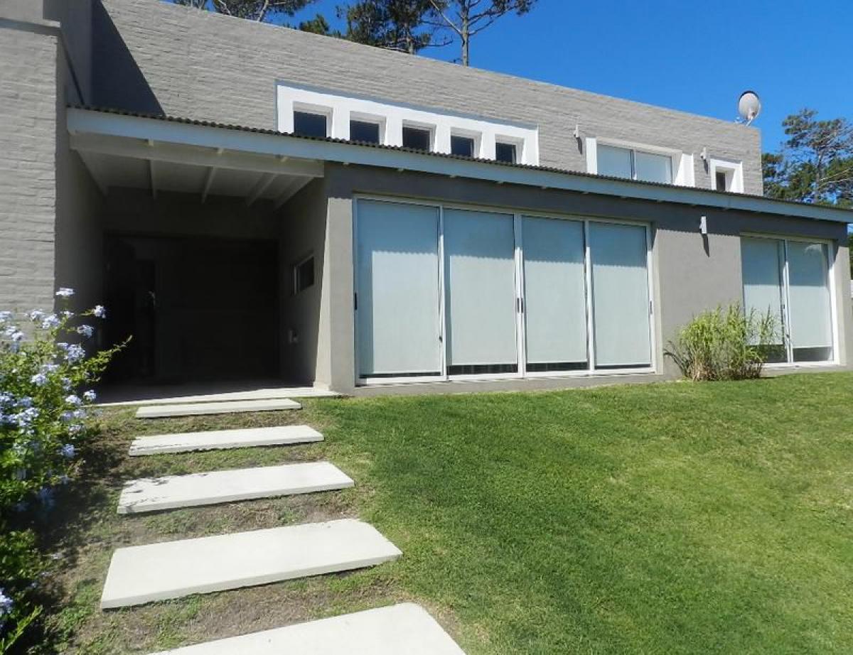 6 bedrooms House in Maldonado, Uruguay No. 5632