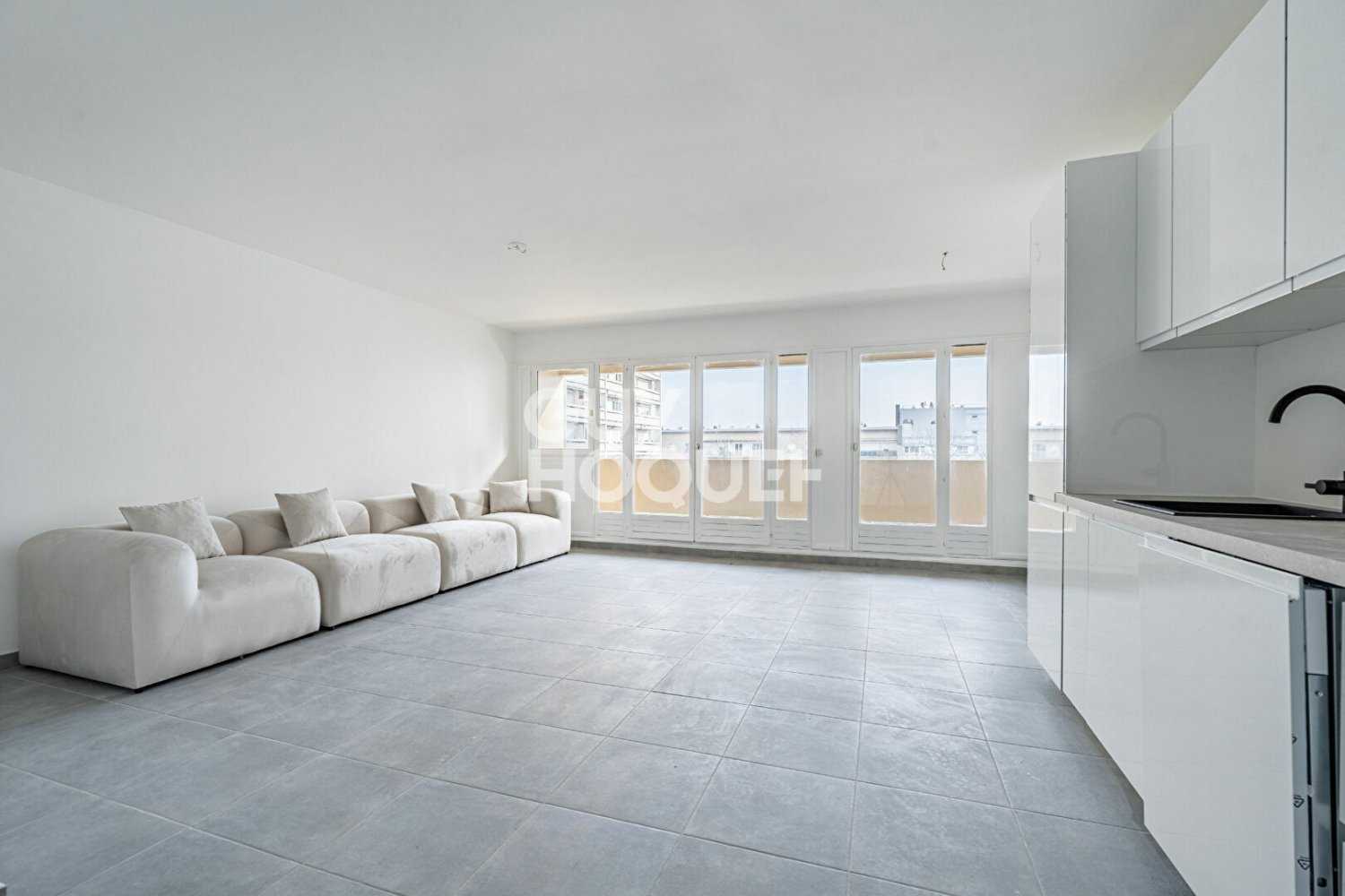 Apartamento de 2 dormitorios en Argenteuil, France No. 130126