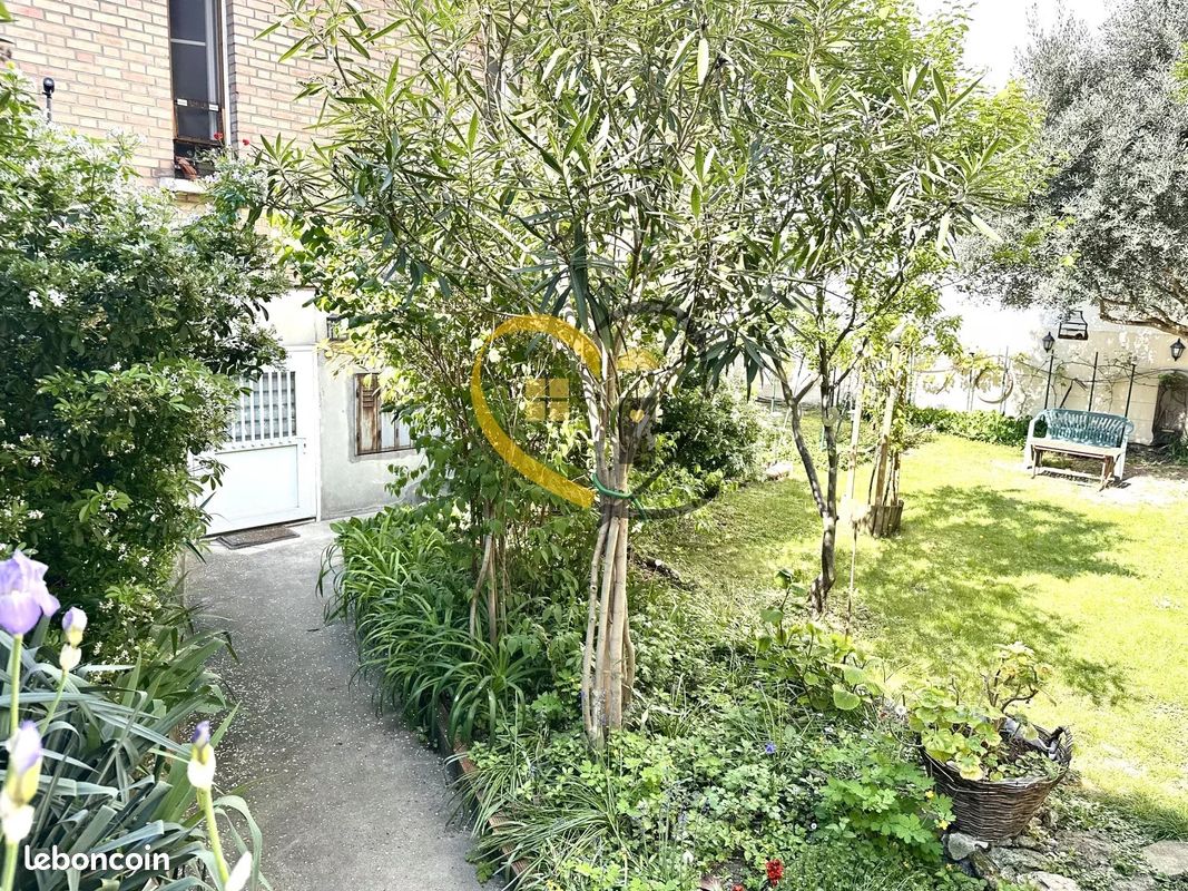 1 bedroom Duplex in Asnieres-sur-Seine, France No. 332317