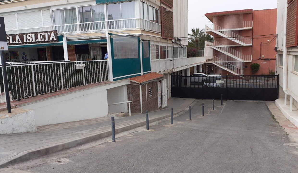  Garage in Alicante, Spain No. 115354