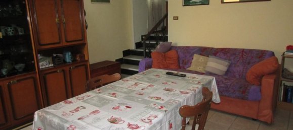3 rooms House in Carrara, Italy No. 48084 5