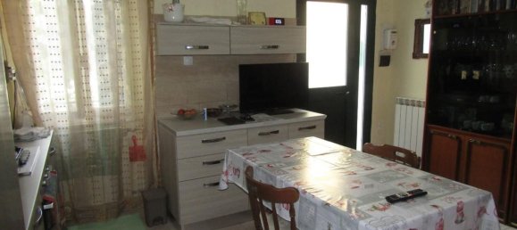 3 rooms House in Carrara, Italy No. 48084 4
