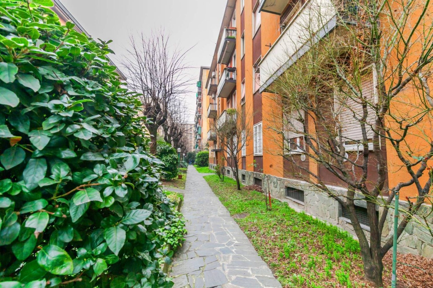 2 bedrooms Apartment in Milan, Italy No. 241620