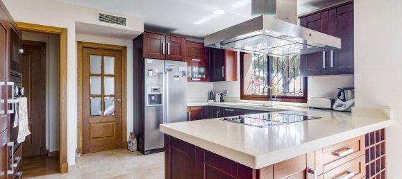 4 bedrooms Villa in Marbella, Spain No. 183460 4