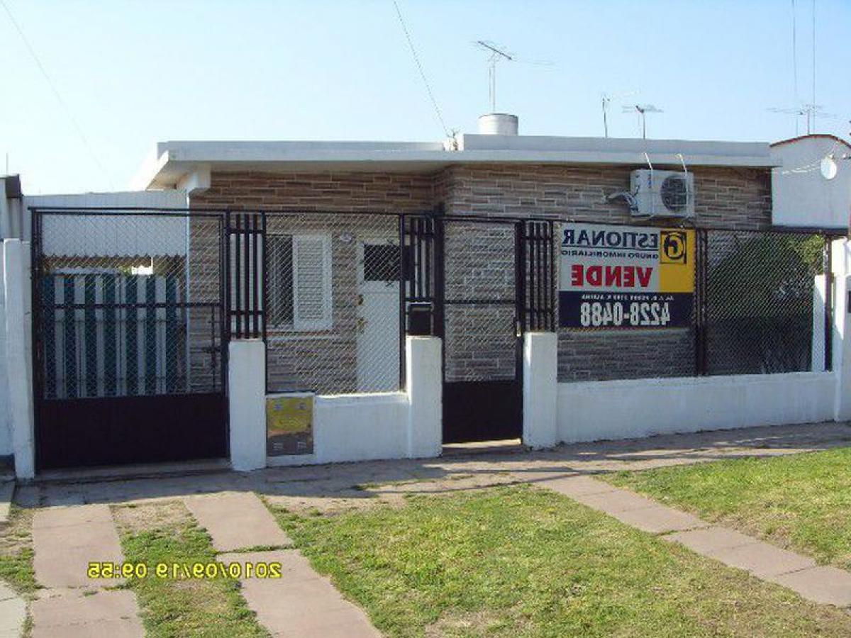 2 bedrooms House in Almirante Brown, Argentina No. 71920