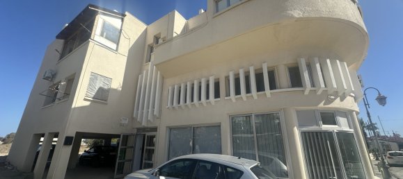 8 dormitorios propiedad comercial en venta en Pervolia, Larnaka, Cyprus № 26148 10