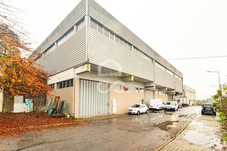 Коммерческая недвижимость 400м² в Гимарайнш, Португалия № 61004