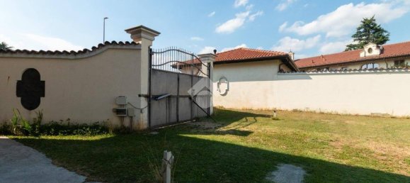 5 bedrooms Villa in Caselle Torinese, Italy No. 336643 11