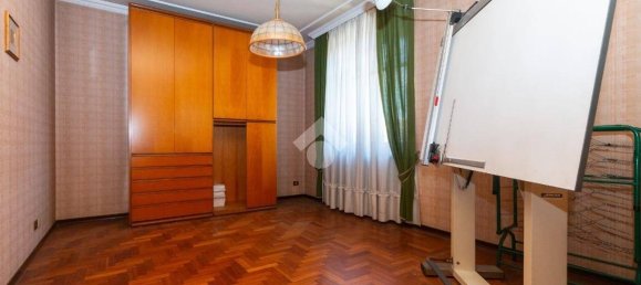 5 bedrooms Villa in Caselle Torinese, Italy No. 336643 4