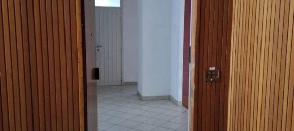 Квартира с 4 комнатами в Турин, Италия № 37735 15