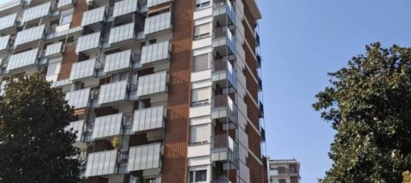 Квартира с 4 комнатами в Турин, Италия № 37735 3