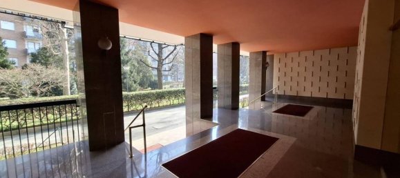 Квартира с 4 комнатами в Турин, Италия № 37735 10