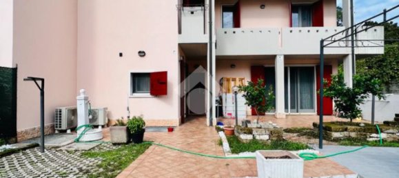 4 bedrooms Villa in Verona, Italy No. 73741 3